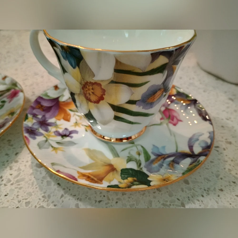 Vintage Floral Tea Cups, Saucers And Appetizer Plates